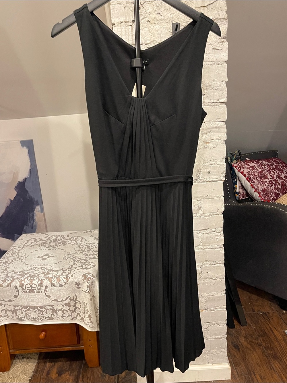 Ann Taylor Black Sleeveless Pleated Midi Dress